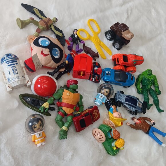 lot of 23 piece random kids toys some vintage - some have flaws see all pictures - Picture 1 of 12